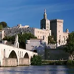 Grand Au Calme Proche D'avignon Апартаменты *