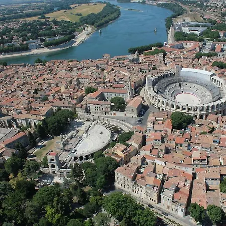 Grand Au Calme Proche D'avignon