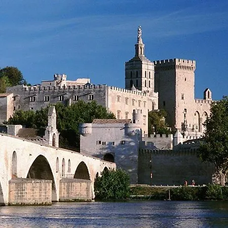 Grand Au Calme Proche D'avignon Apartmán *