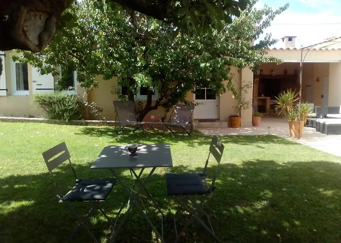 Grand Au Calme Proche D'avignon Lirac