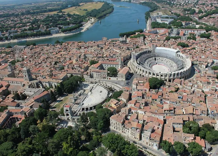 Grand Au Calme Proche D'avignon
